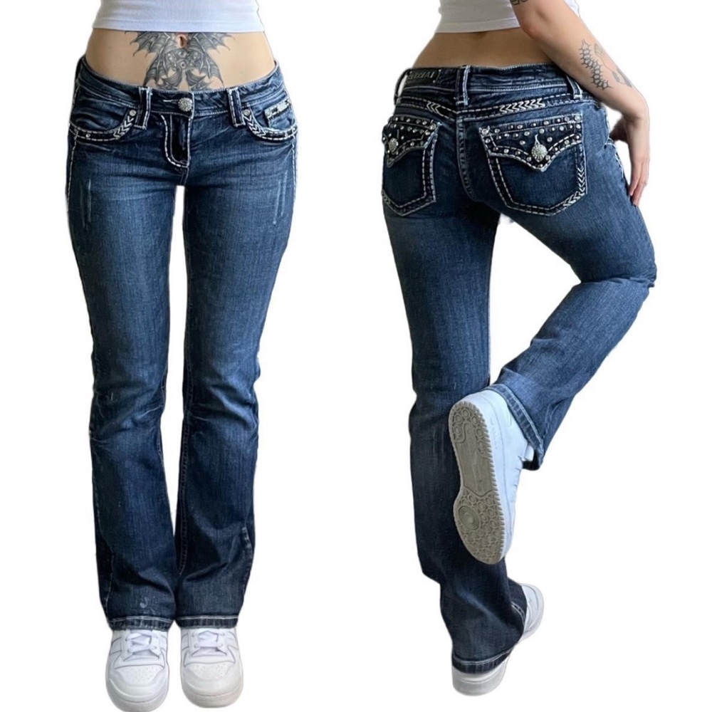 Y2k Low Rise Flare Jeans.

Waist: 32”
Rise: 8”
Inseam: 31.5”

#lowrise